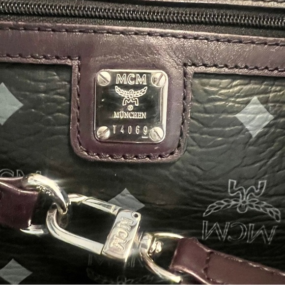 MCM Visetos Princess Lion Tote - Picture 11 of 15